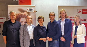 Mag. Hans Raha, BFI, Mag. Franz Fuchs-Weikl, GF BFI, Mag.a Cornelia Schmidjell, Direktorin der Arbeiterkammer, Dr. Mathias Schuster, Kursleitung, Mag. Dr. Tobias Hinterseer (künftige Stellvertretung AK-Direktion), MMag. Dr. Eva Stöckl (künftige AK-Direktorin) | © BFI Salzburg